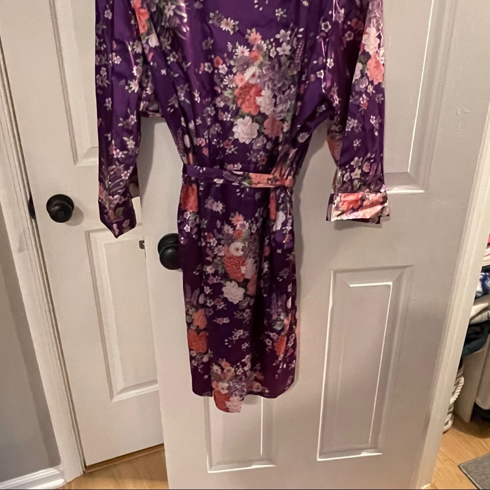 PRETTY ROBES PURPLE FLORAL TIE SILKY ROBE L/ XL - Picture 5 of 5